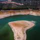 El bajo nivel de agua de la reserva de agua de Iznájar.